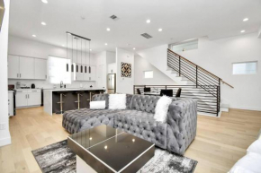 Bliss HavenDowntown Houston's EaDo Rooftop Villa